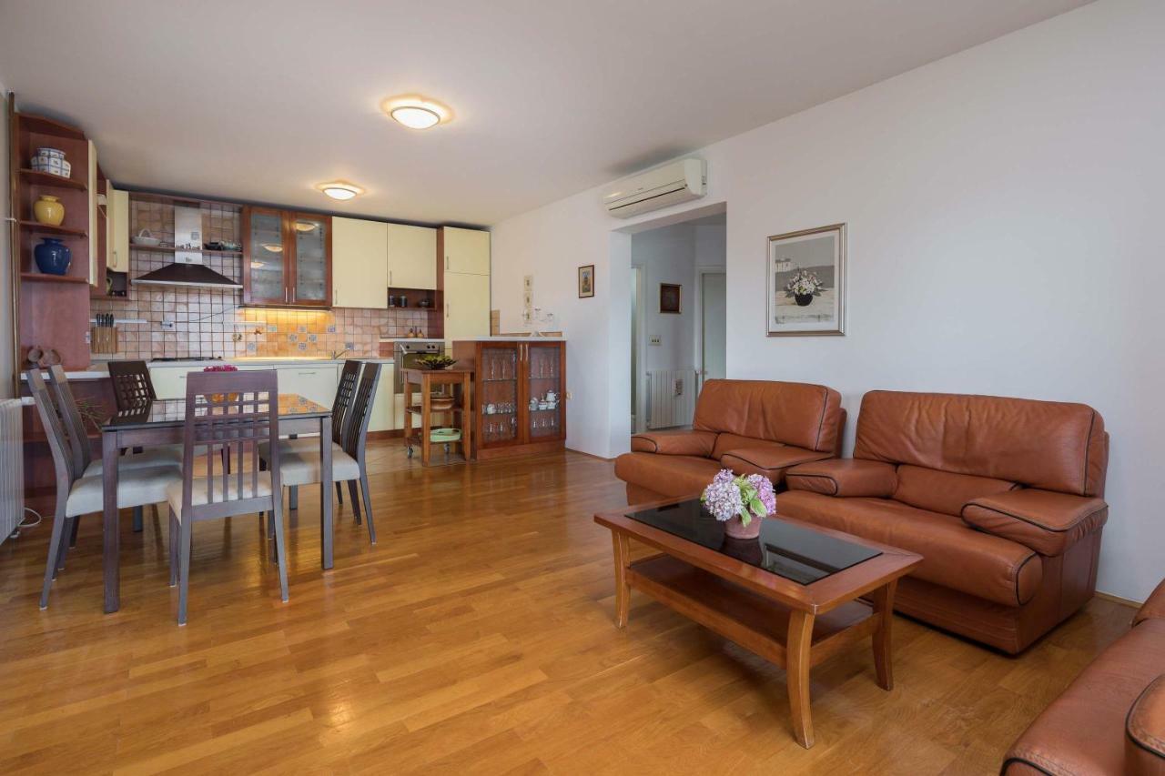 Otium Apartment Kastela Bagian luar foto