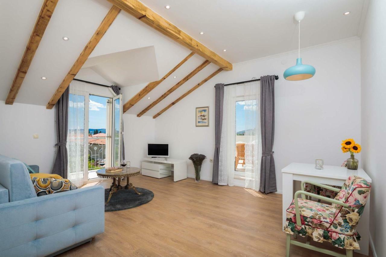 Otium Apartment Kastela Bagian luar foto