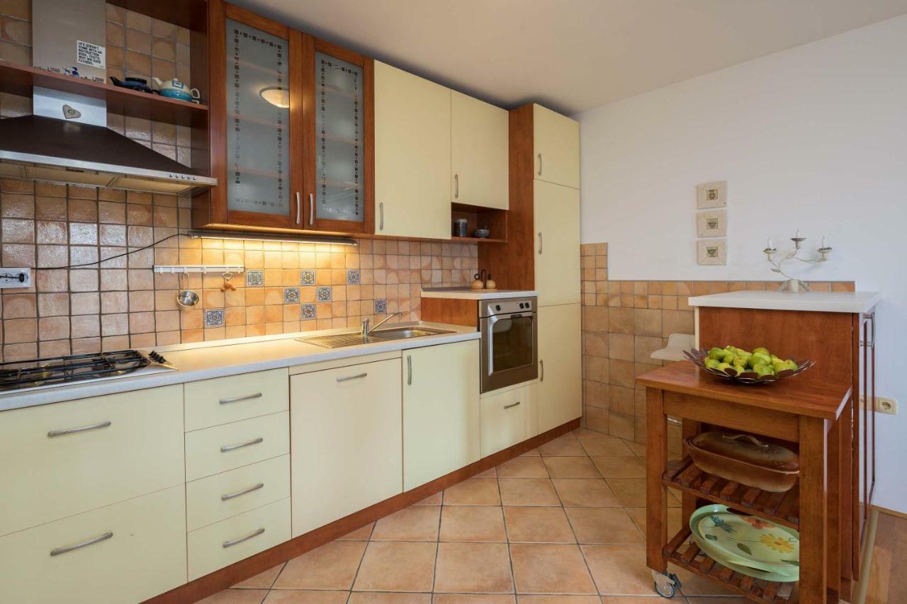 Otium Apartment Kastela Bagian luar foto