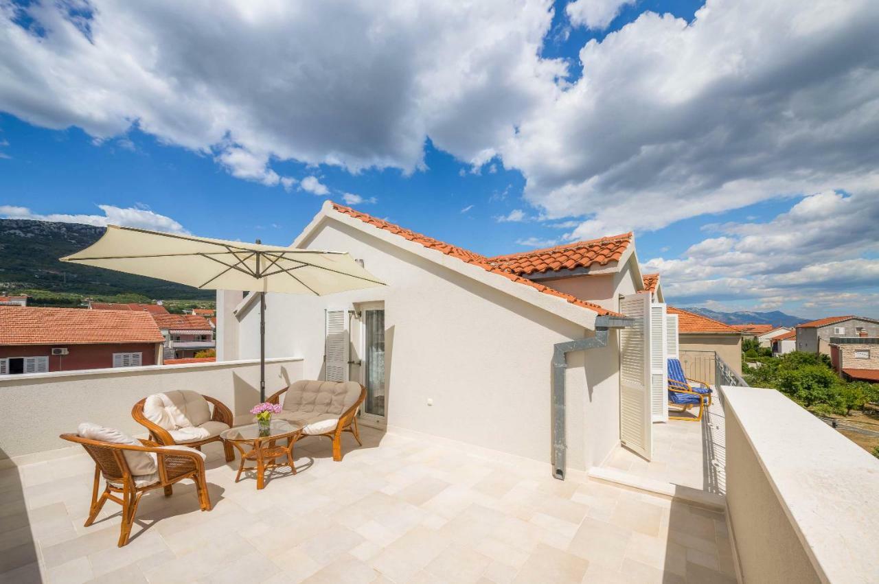 Otium Apartment Kastela Bagian luar foto