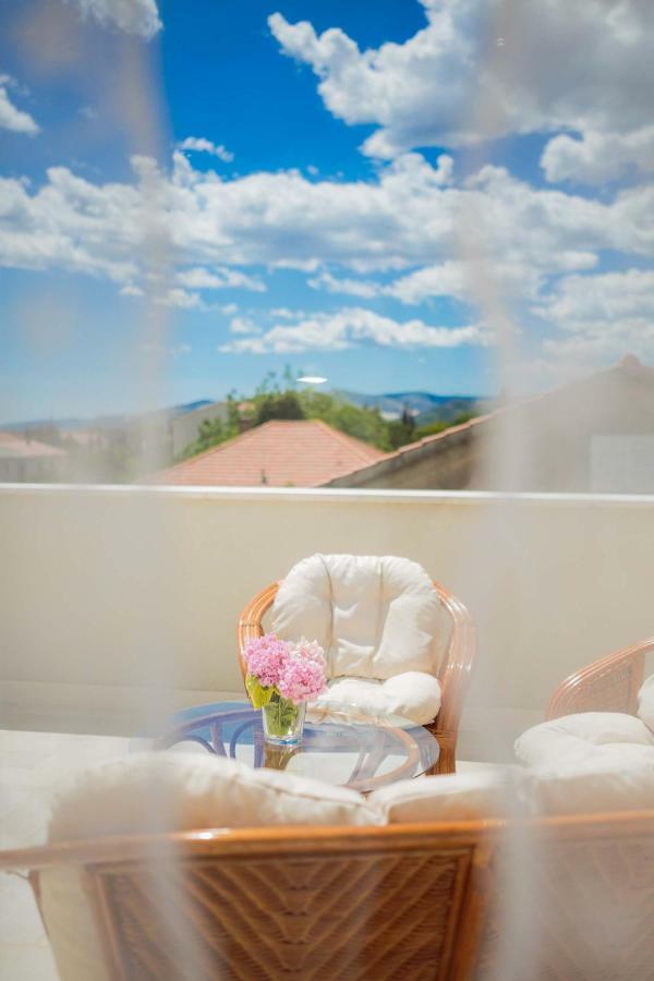 Otium Apartment Kastela Bagian luar foto