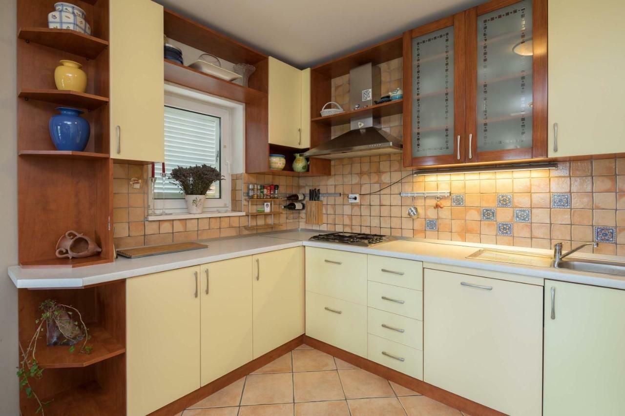 Otium Apartment Kastela Bagian luar foto