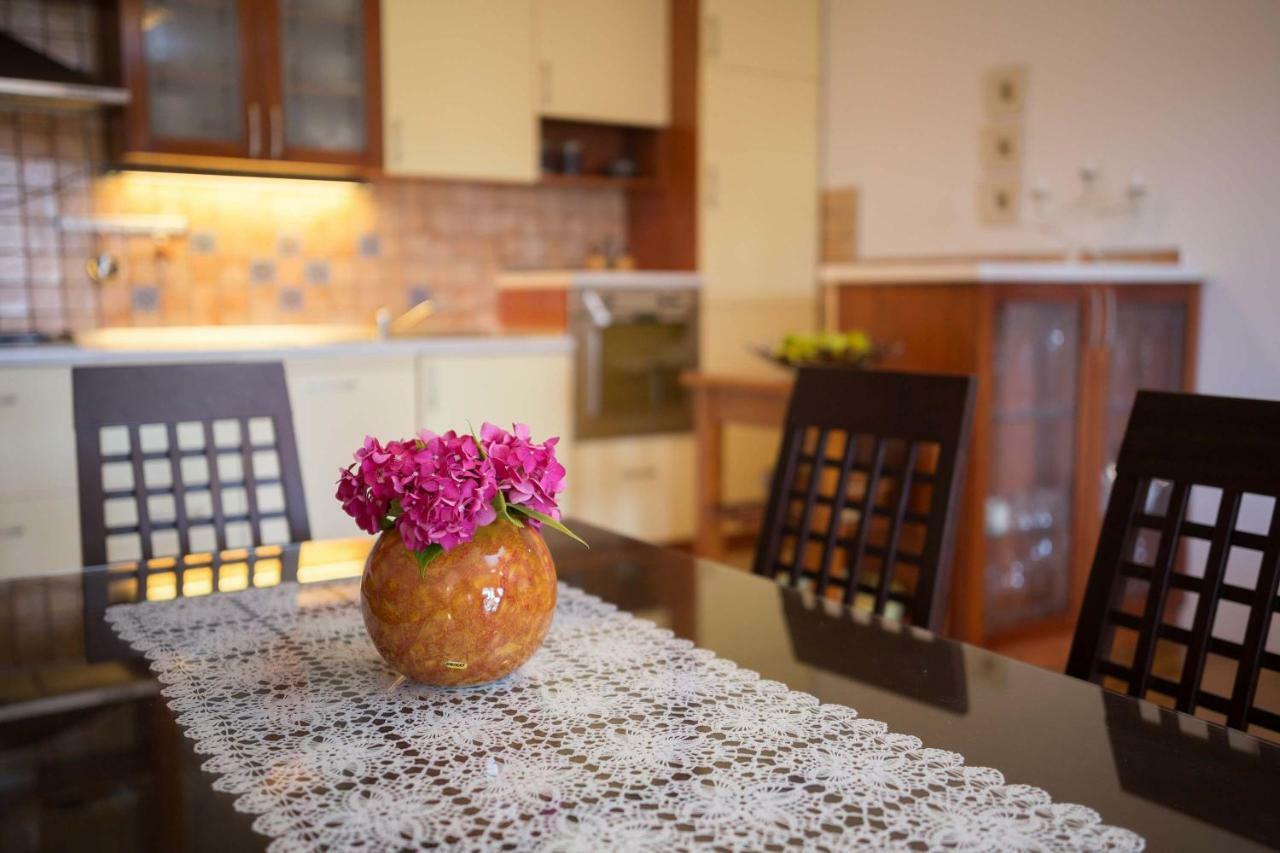 Otium Apartment Kastela Bagian luar foto