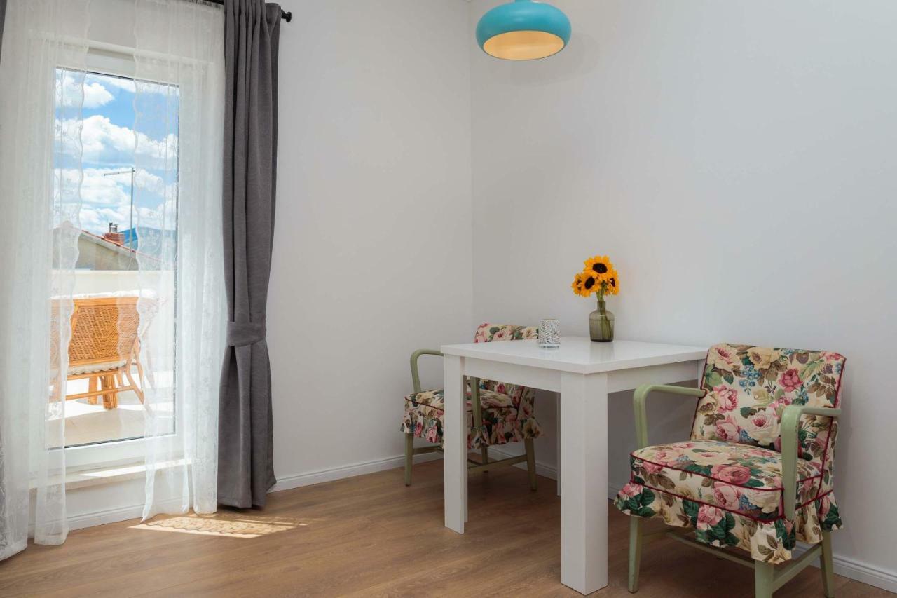 Otium Apartment Kastela Bagian luar foto